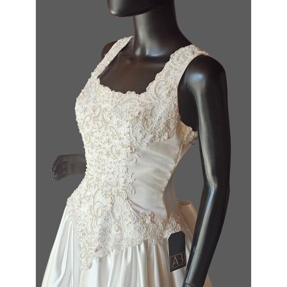 Vintage 2-Tone Square Neck Renaissance Waist Wedding Gown - Michelangelo - Picture 4 of 16